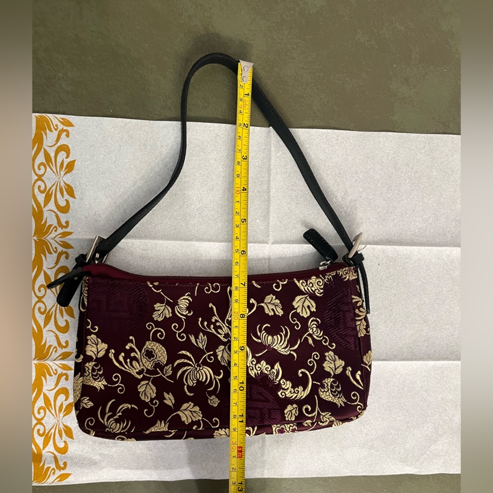 Elegant Floral Clutch with Strap